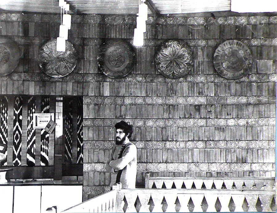 Six large ceramic plates on the tiled wall of the Choihana tea house in Victory Park, Tashkent